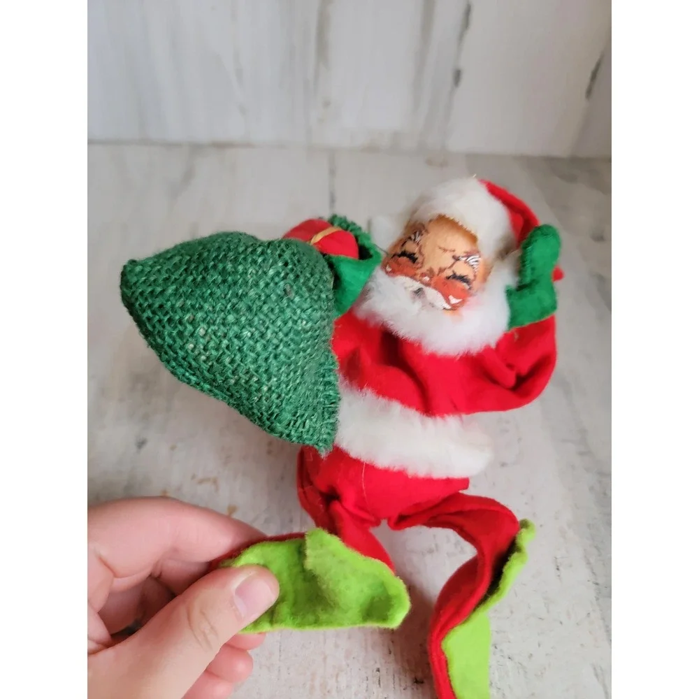 Annalee Santa Claus sitting gift bag Xmas vintage mobility doll home decor